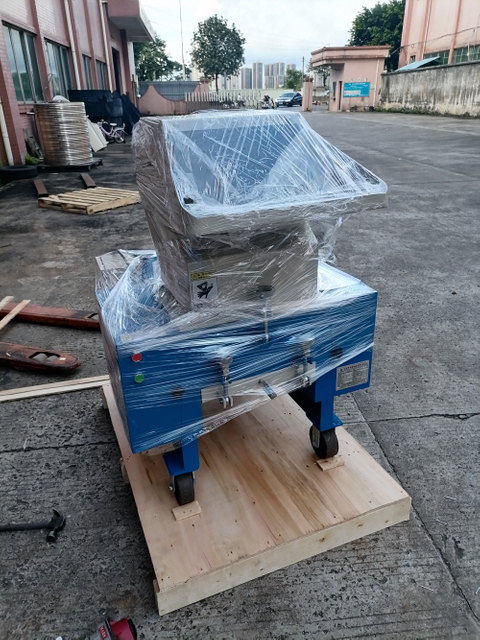 10HP Plastic Crusher Machine 150-400kg/h Plastic Recycling Crusher For Plastic Injection Molding Machinery